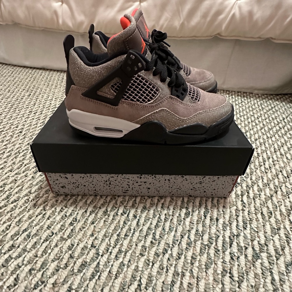 Air Jordan retro 4 GA taupe haze infrared 23 size 4Y